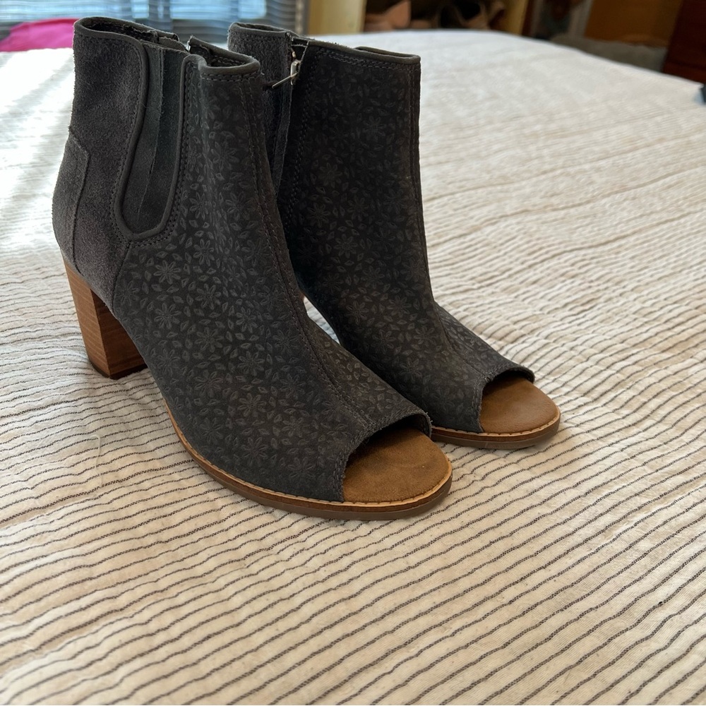 TOMS Grey Suede Peep Toe Block Heeled Booties 9.5